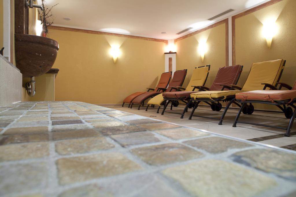 Hotel Burgschrofn Тукс Экстерьер фото