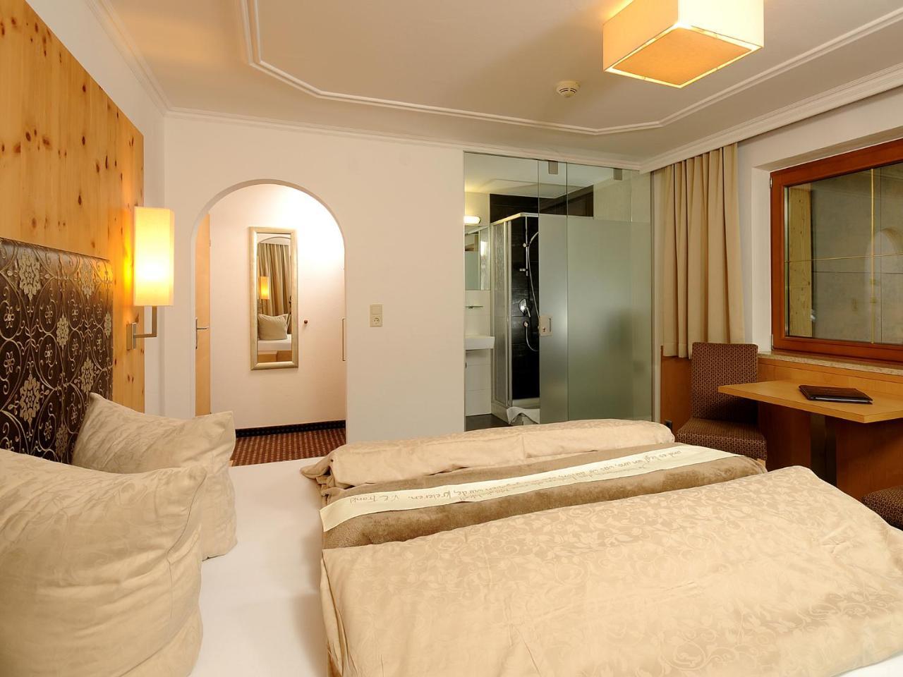 Hotel Burgschrofn Тукс Экстерьер фото